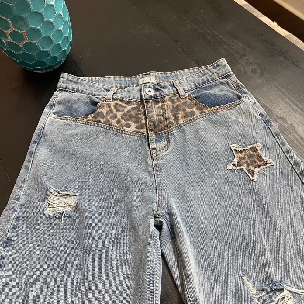 POL leopard & Light Blue Boyfriend Jeans with leopard Star Accents RARE - Picture 3 of 7